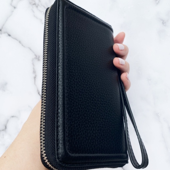 SALE‼️‼️Michael Kors Jet Set Wallet Phone Wristlet - Picture 4 of 8